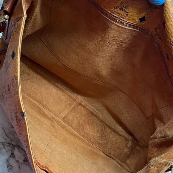 MCM LARGE Messenger/Tote crossbody bag. In EUC - Picture 9 of 13